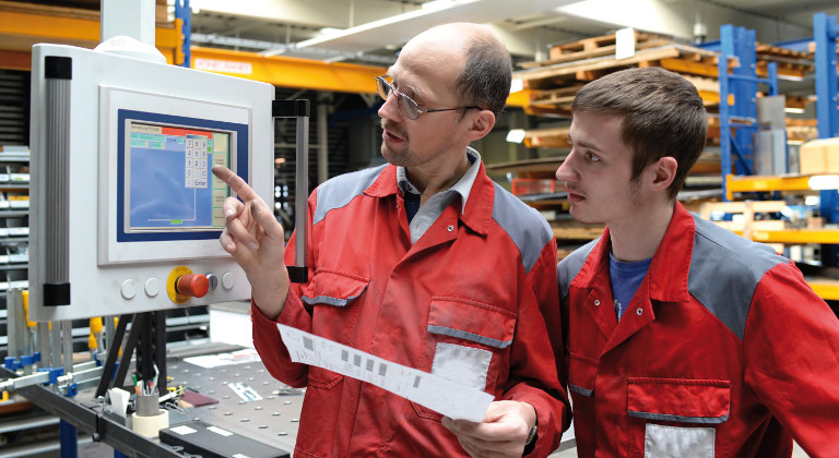 Machen Sie eine Umschulung zum/zur Verfahrensmechaniker/-in für Kunststoff- und Kautschuktechnik beim bfw.