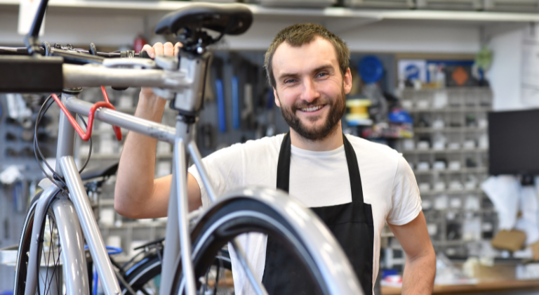 Machen Sie Ihre Umschulung zum/zur Fahrradmonteur:in beim bfw 