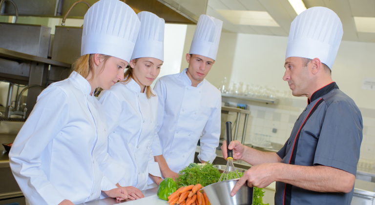 Machen Sie eine Weiterbildung im Bereich Gastronomie beim bfw.