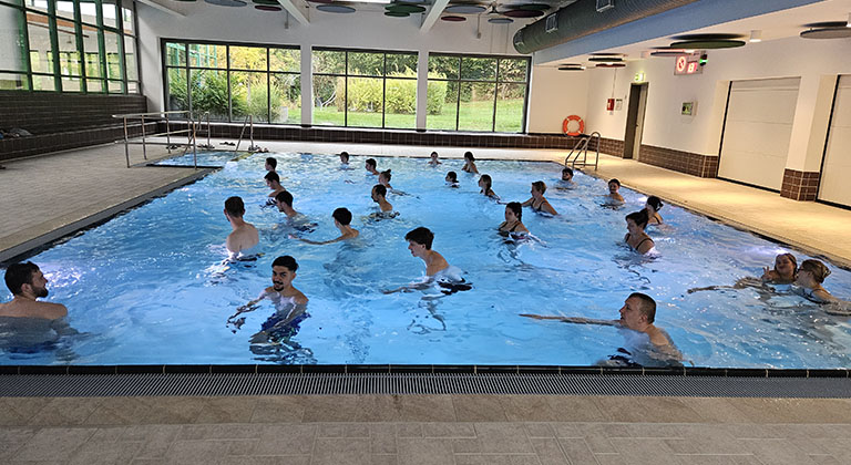 Praxislernen im Wasser: Unterkurs PT 25-28 im Freizeitbad düb