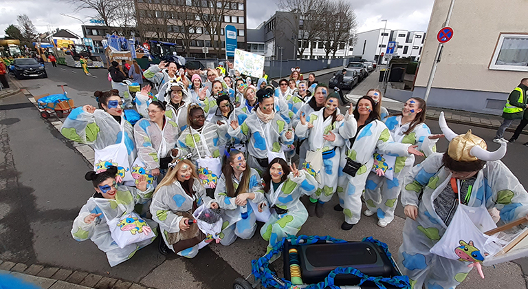 maxQ. Pflegeschule glänzt beim Orchideenzug in Düren