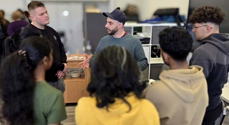 Lernen. Anleiten. Ausprobieren. 